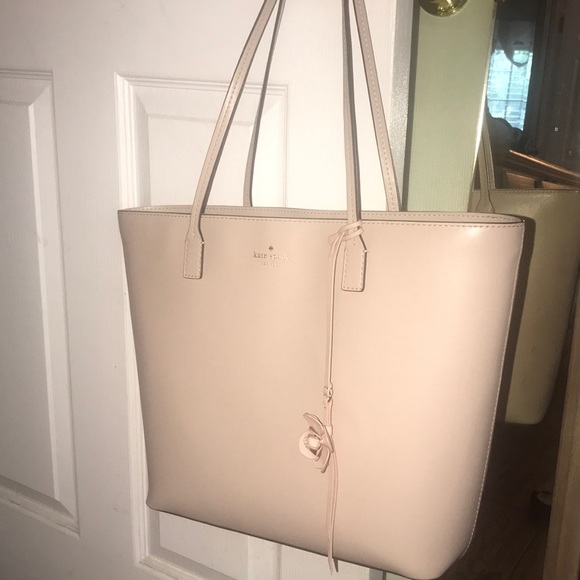 kate spade Handbags - Kate Spade Karla Flower Dangle tote in warm beige